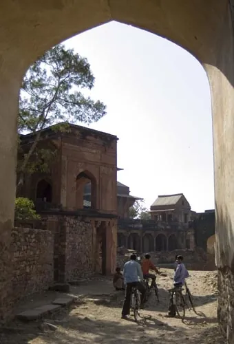 Cyklisti  (Fatehpur Sikri).
