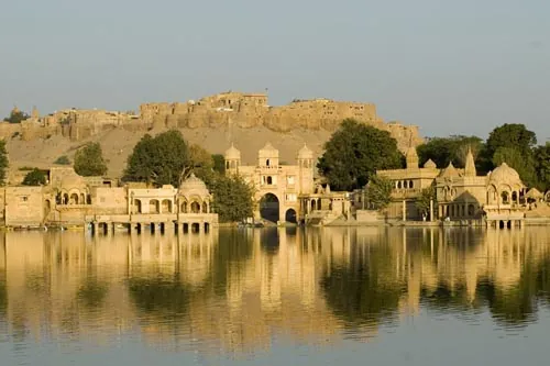 Pohľad na mesto z jazera Gadi Sagar (Jaisalmer)