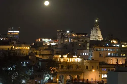 Staré mesto v noci  (Udaipur)