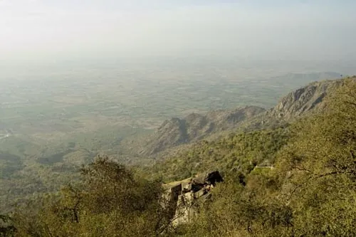 Pohľad dole (Mt Abu)