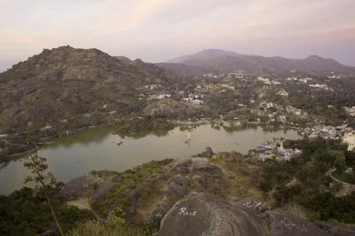 Výhľad na jazero Nakki  (Mt Abu)