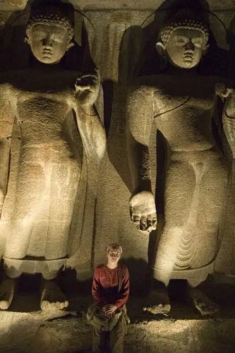 Dvaja veľký, jedna malá (Ajanta)