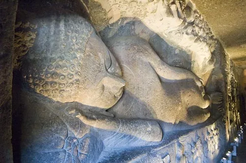 Budha - ležiaci, spiaci...  (Ajanta)