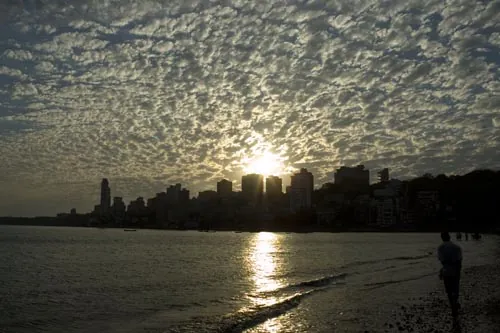 Západ slnka nad mrakodrapmi (Bombay)