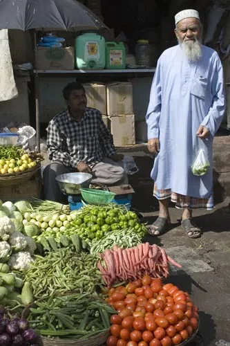 Nákupy na Colaba Market (Bombay)