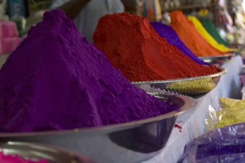 Farby - príprava na Holi  (Panji)