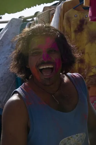 Z Holi sa tešia deti aj dospelí... (Ajuana)